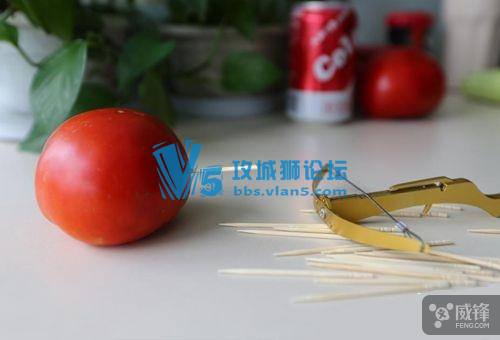 ���ڸ���������¼ܡ���ǩ�󡱣�����С������