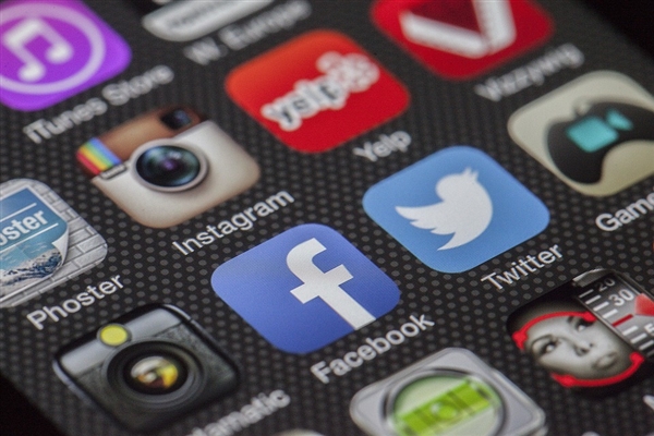 Facebook治 ˲һ380Ԫ