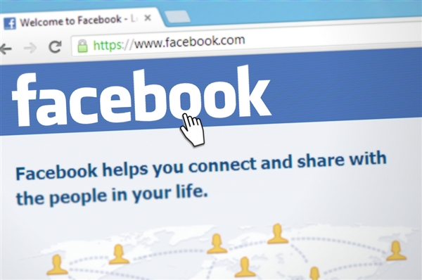 Facebookɼ۱۵13% 20127ܱ